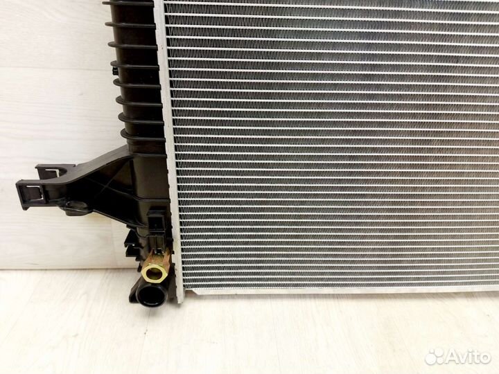 Радиатор охлаждения Volvo XC 90. 2002-2014