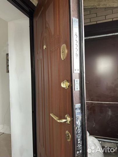 Дверь входная металлическая