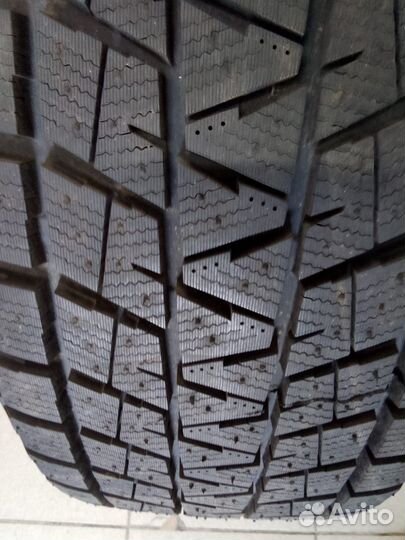 Bridgestone Blizzak VL1 265/50 R20