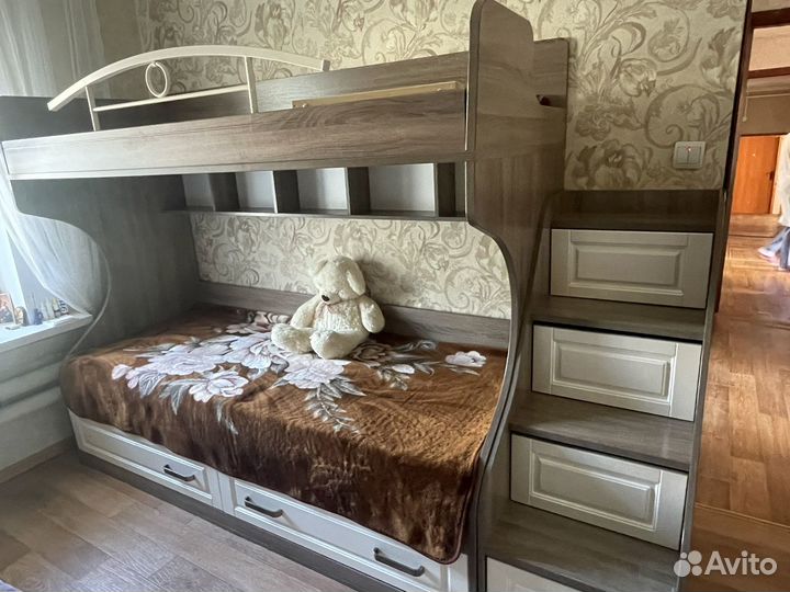 Двухярусная кровать