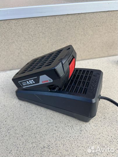 Зарядное утройство bosch AL 1814 сv