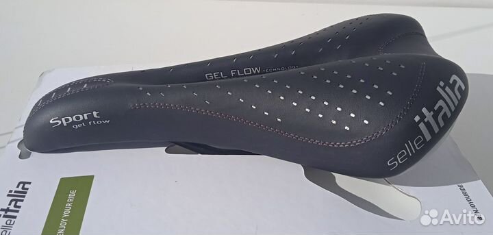 Седло Gel Flow для шоссе и туризма selle Italia