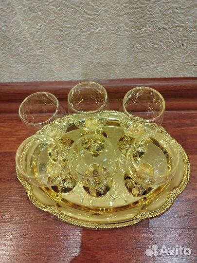 Набор рюмок на подносе. Новый