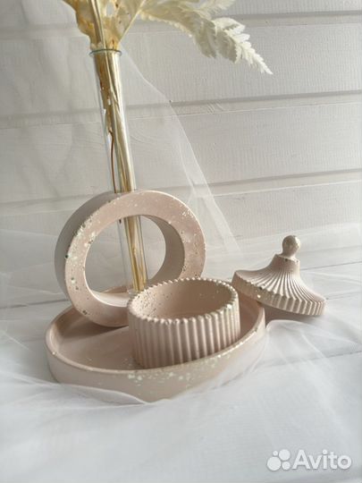 Набор из гипса (ваза, шкатулка, поднос)