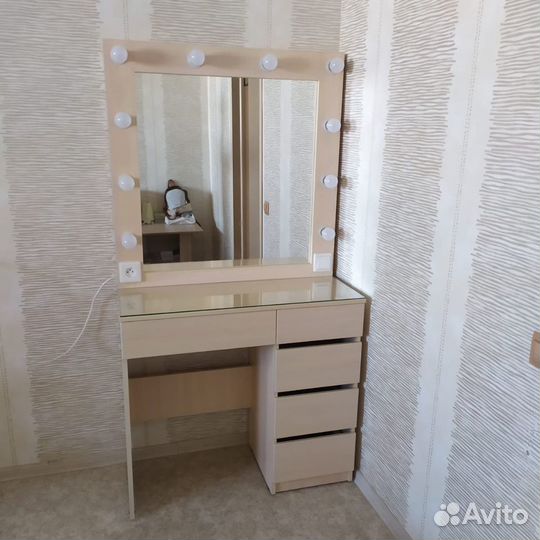 Туалетный стол