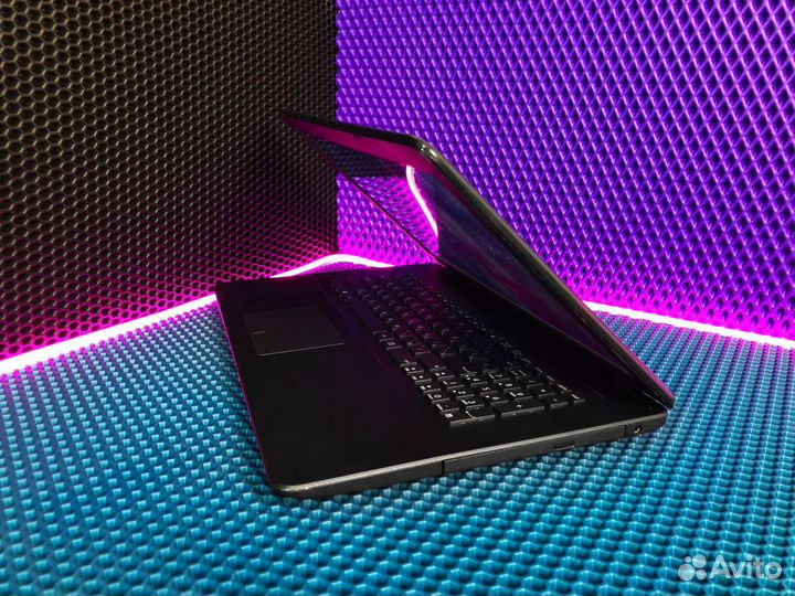 Ноутбук Asus с большим экраном 17.3