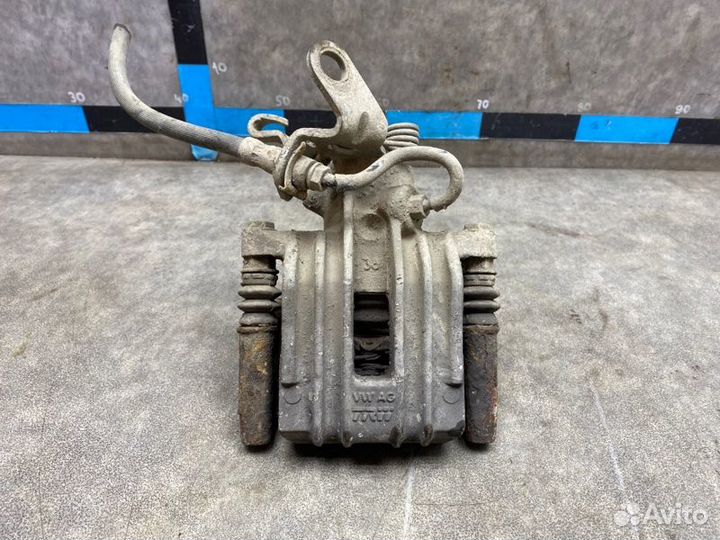 Суппорт задний правый Volkswagen Golf 6 1.6 BSE AT