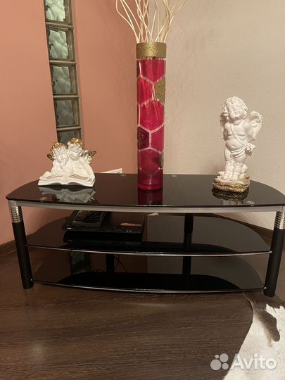 Столик (под телевизор)