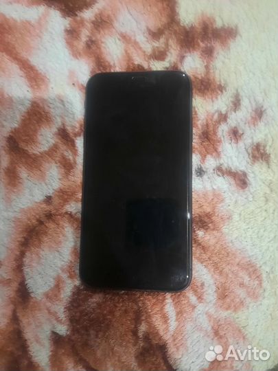 Телефон iPhone 11