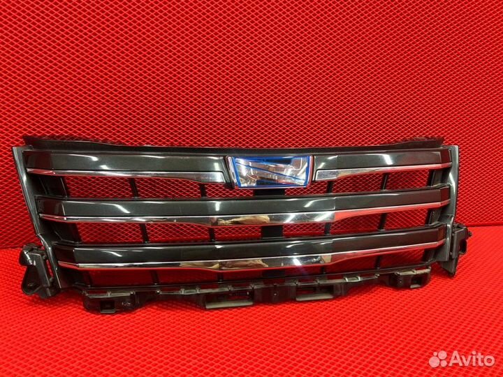 Решетка радиатора Toyota Noah ZWR80G 2ZR-FXE 2015