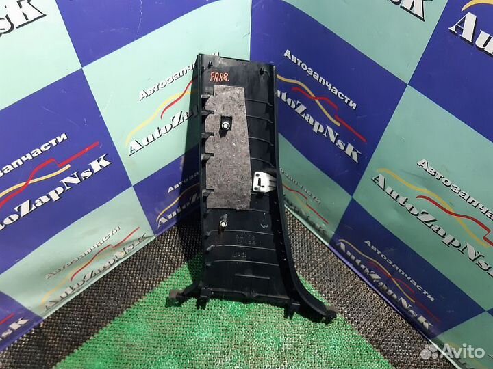 Обшивка стойки средней нижняя правая Lexus RX350