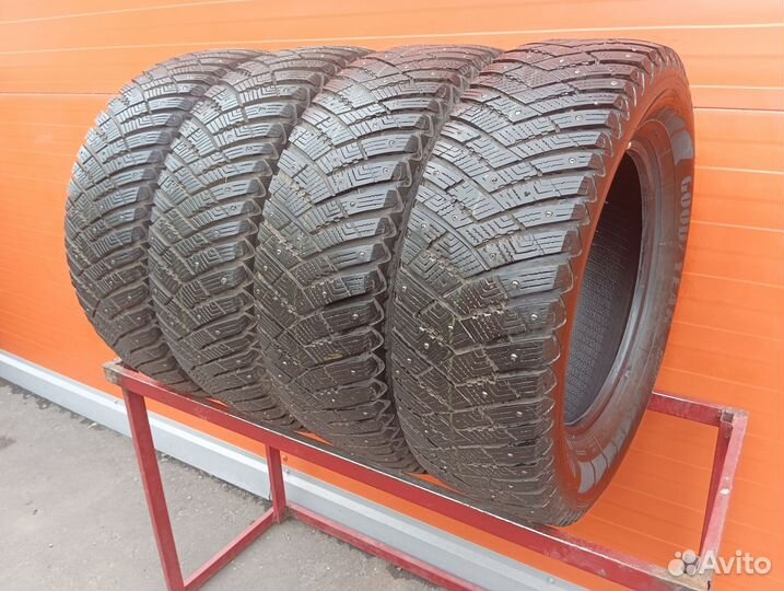 Goodyear UltraGrip Ice Arctic SUV 245/65 R17 111T