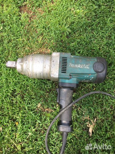 Гайковерт электрический ударный makita TW1000