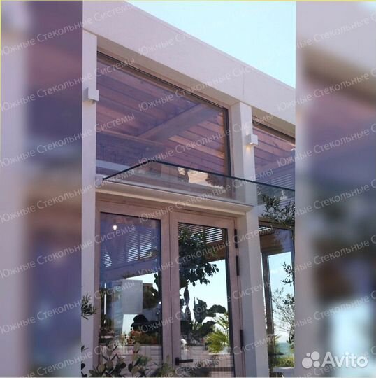 Стеклянный навес над крыльцом