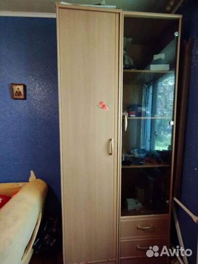2 шкафа в детскую, пенал и со стеклом