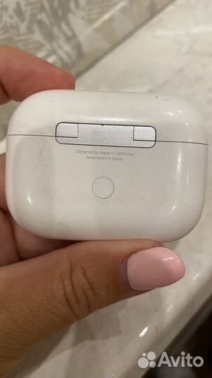 Правый наушник с кейсом Airpods pro 1