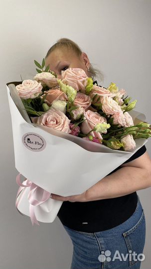 Букеты из кустовых роз от