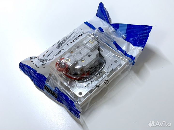 Выключатель Panasonic 1-клавишный, с индикацией