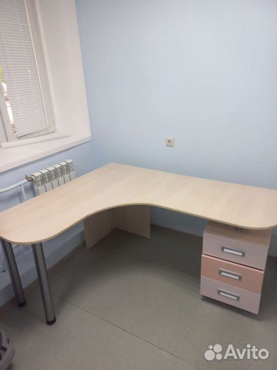 Угловой письменный стол