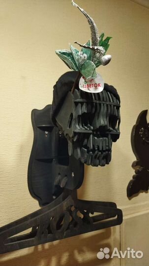 Держатель для шлема, каски. череп с плечиками