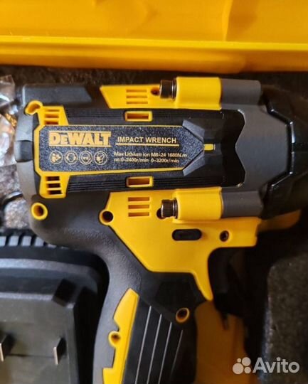 Аккумуляторный гайковерт DeWalt 800 Нм (Арт.93182)