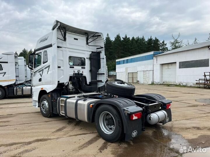 Грузовой-седельный тягач FAW J7