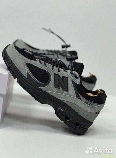 Элегантные кроссовки New Balance 2002R для мужчин