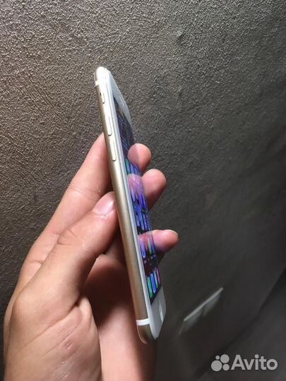 Телефон iPhone 7