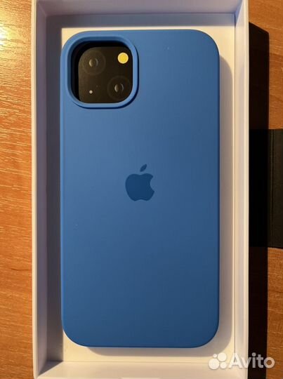 Чехол защитный iPhone 13