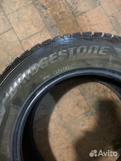 Bridgestone Blizzak DM-V2 235/65 R17