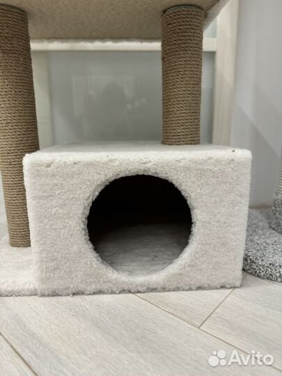 Когтеточка с домиком для кошки