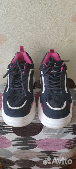 Кроссовки женские