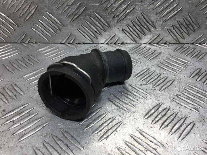Фланец (тройник) системы охлаждения Audi A3 1j0121619 AGN