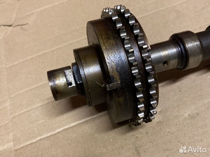 Распредвал впускной Mercedes m119 трамблер
