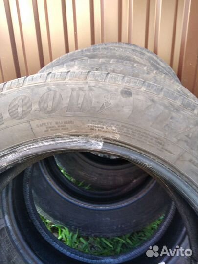 Goodyear EfficientGrip SUV 4x4 215/60 R17