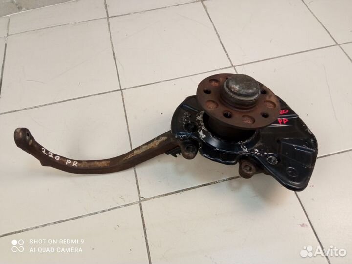 Кулак поворотный передний правый Mercedes w220