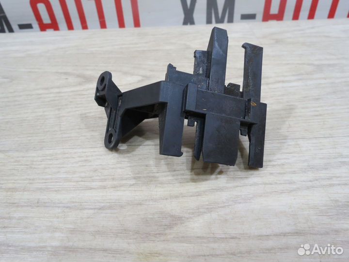 Кронштейн Audi Q3