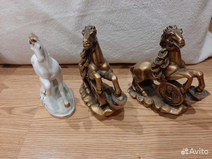 Статуэтки конь