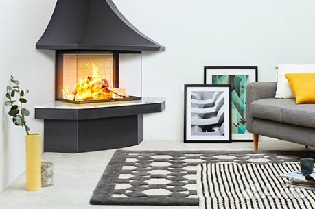 Камин дровяной угловой с остеклением