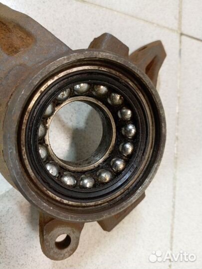 Кулак поворотный передний левый Mitsubishi