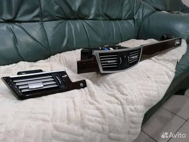 Воздуховоды+накладка на панель Mercedes E-clas