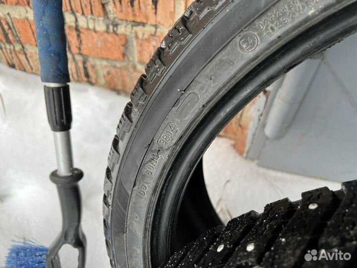 Nokian Tyres Hakkapeliitta 8 255/35 R20 и 285/30 R20