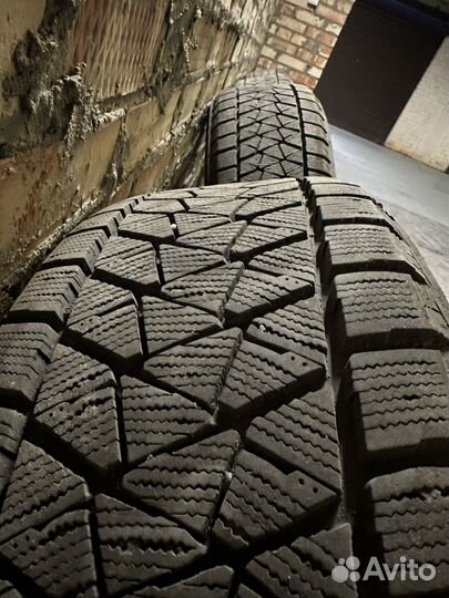 Bridgestone Blizzak DM-V2 235/55 R20