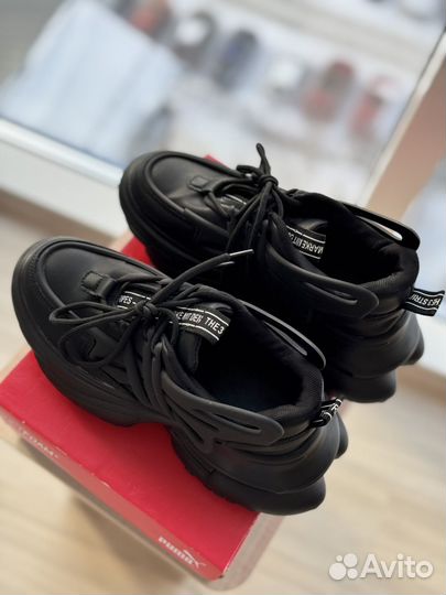 Кроссовки женские