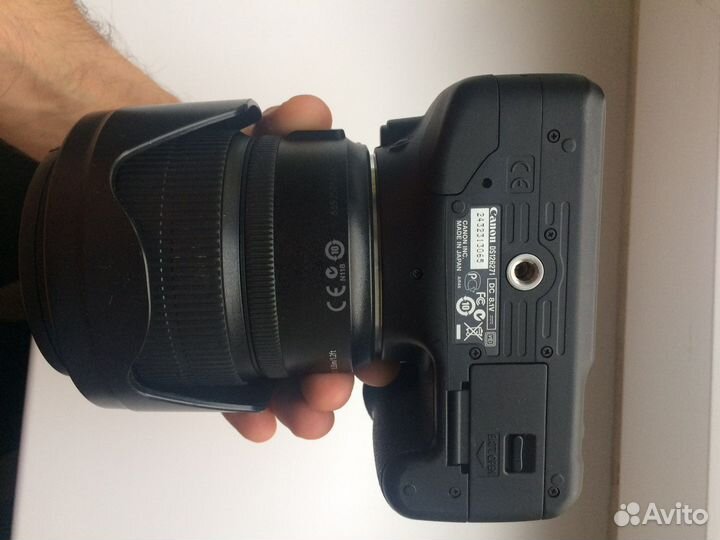 Зеркальный фотоаппарат Canon 550d