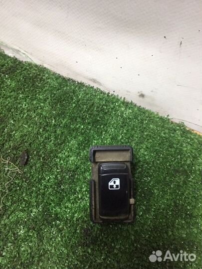 Кнопка стеклоподъемника передняя правая Chevrolet