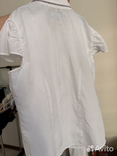 Продается белая блузка с короткими рукавами