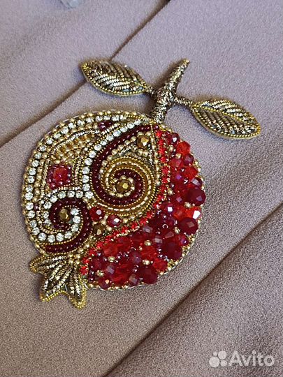 Брошь ручной работы