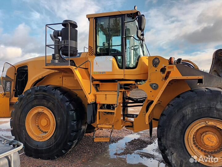 Фронтальный погрузчик Volvo L220G, 2012