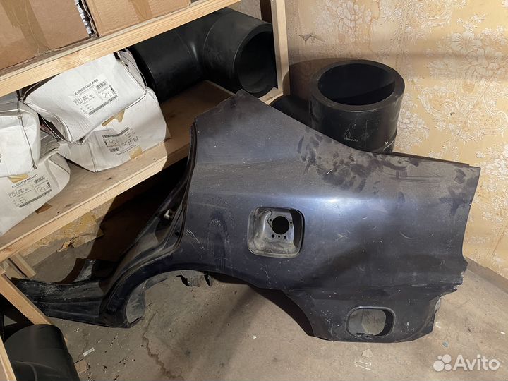 Крылья задние на Mitsubishi Carisma MR125385 левое